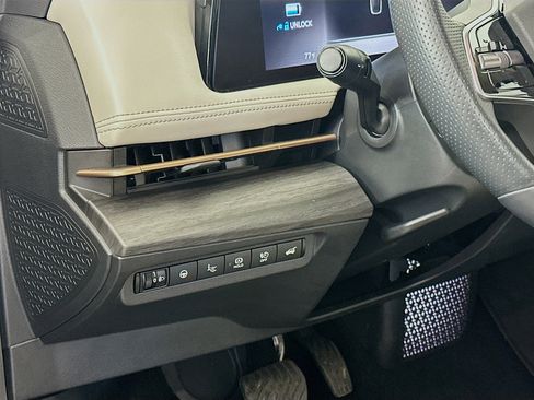 Used 2023 Nissan Ariya EVOLVE+ image 17