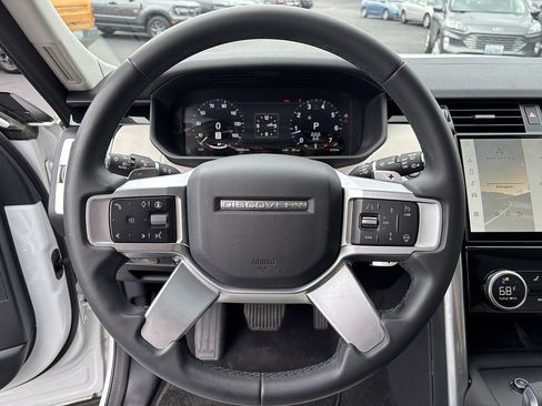 Used 2025 Land Rover Discovery S AWD/4WD image 21