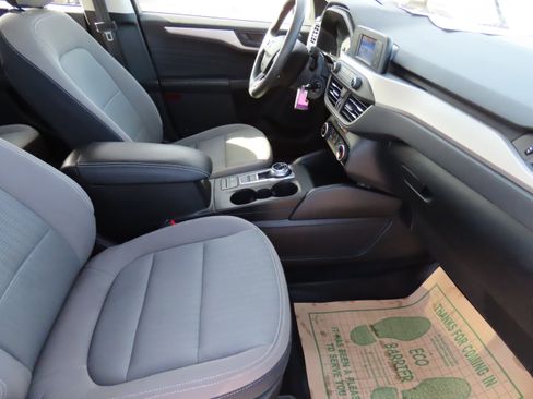 Used 2022 Ford Escape S image 11