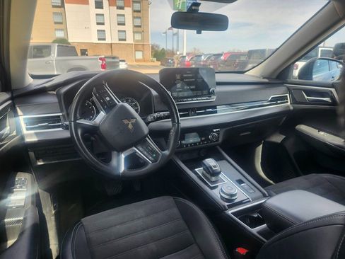 Used 2024 Mitsubishi Outlander SE image 10