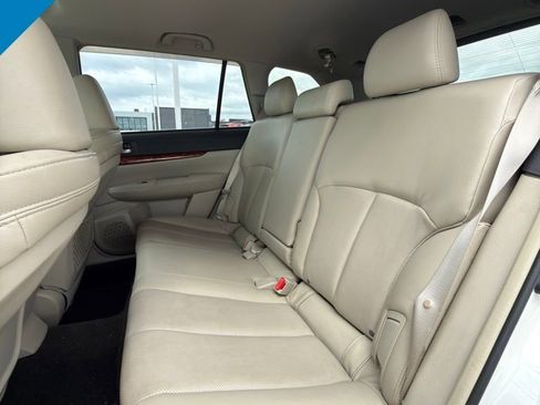 Used 2011 Subaru Outback 2.5i Limited image 22