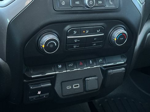 Used 2021 Chevrolet Silverado 2500 Custom w/ Custom Value Package image 18