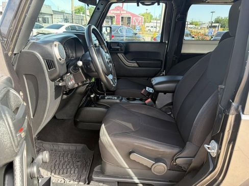Used 2016 Jeep Wrangler Sport image 28