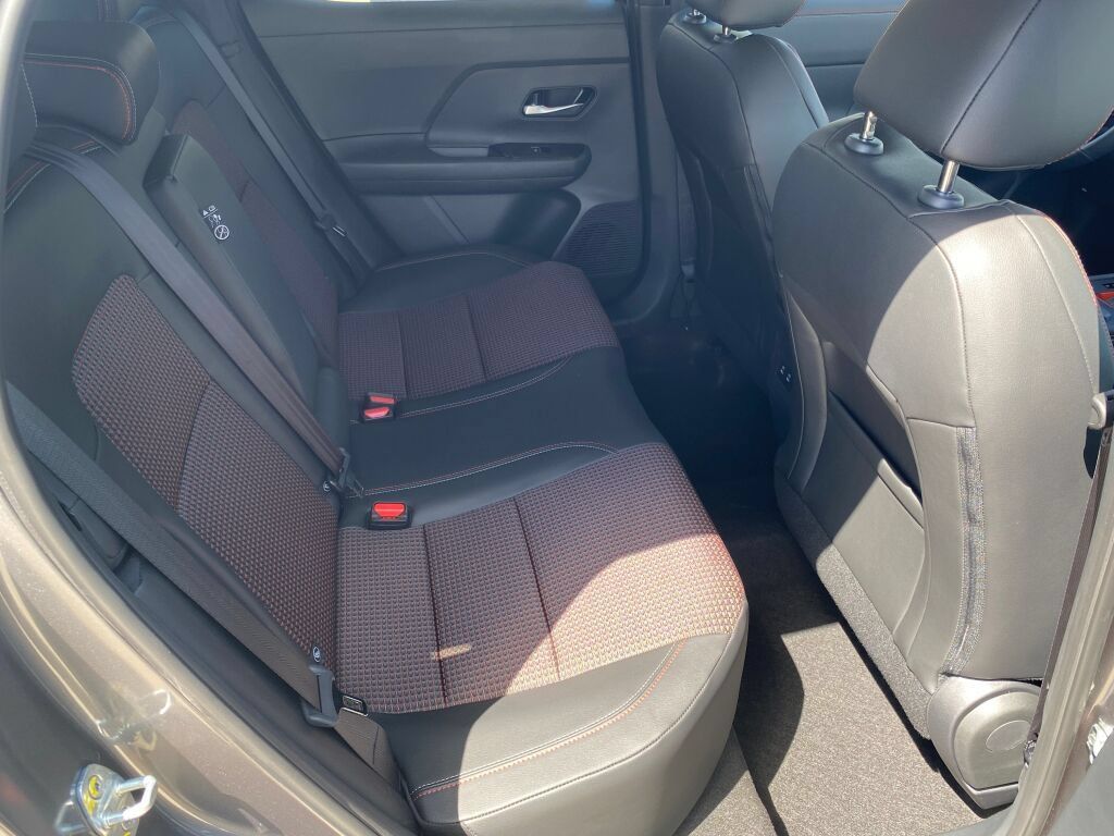 Used 2026 Nissan Kicks SR w/ Cold Weather Package AWD/4WD image 7