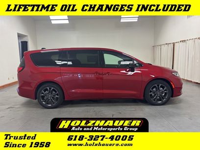 New 2026 Chrysler Pacifica Select