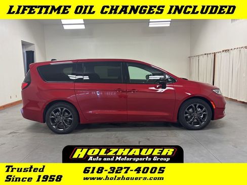 New 2026 Chrysler Pacifica Select image 1