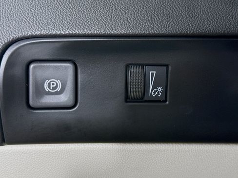Used 2023 Buick Enclave Essence FWD image 9