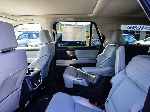 New 2025 Ford Expedition Platinum w/ Platinum Ultimate Package image 17