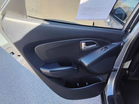 Used 2011 Hyundai Tucson GLS image 18