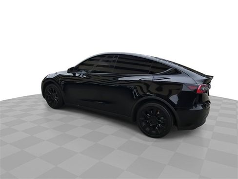 Used 2021 Tesla Model Y Long Range image 6