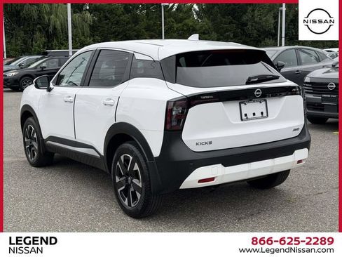 Used 2025 Nissan Kicks SV AWD/4WD image 6