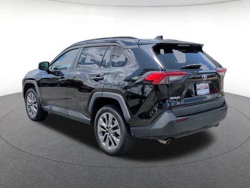 Used 2023 Toyota RAV4 XLE Premium FWD image 4