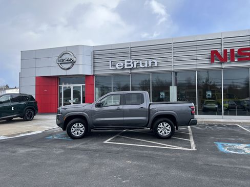 Used 2023 Nissan Frontier SV w/ Technology Package image 2