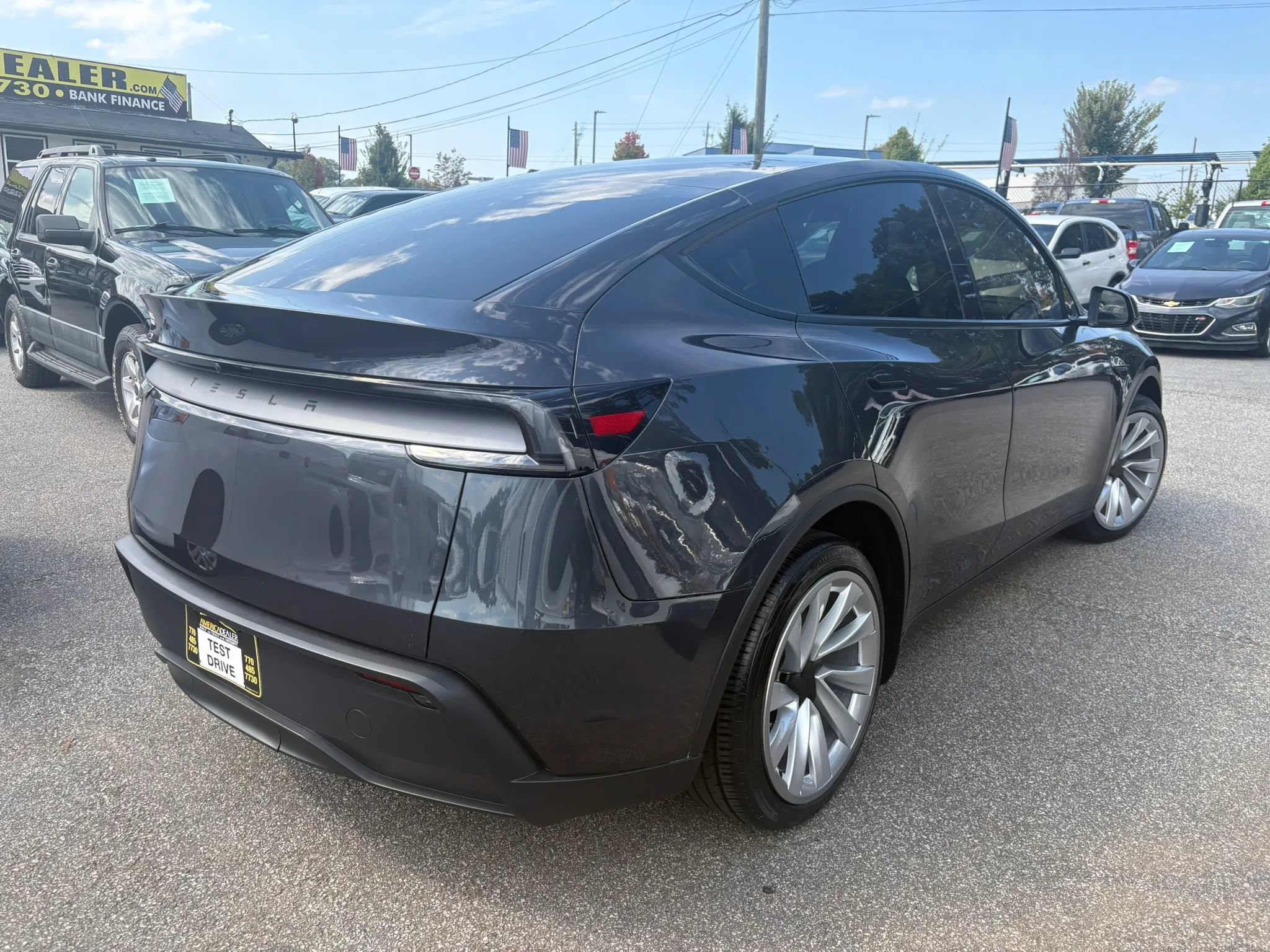 Used 2026 Tesla Model Y 2WD image 9