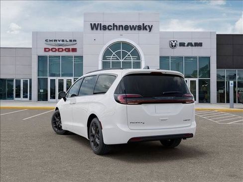 New 2027 Chrysler Pacifica Limited FWD image 3