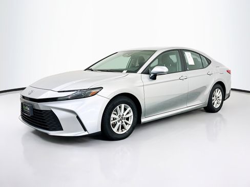 Used 2025 Toyota Camry LE FWD image 3