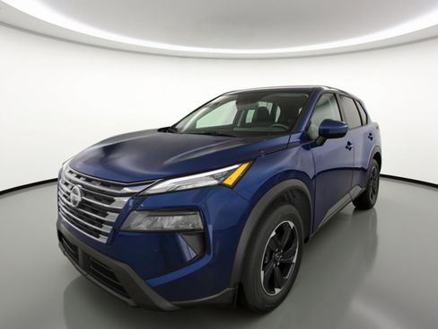 Used 2025 Nissan Rogue SV image 3