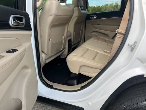 Used 2020 Jeep Grand Cherokee Limited AWD/4WD image 14