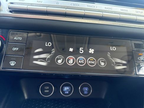 Used 2025 Genesis G70 2.5T AWD/4WD image 43