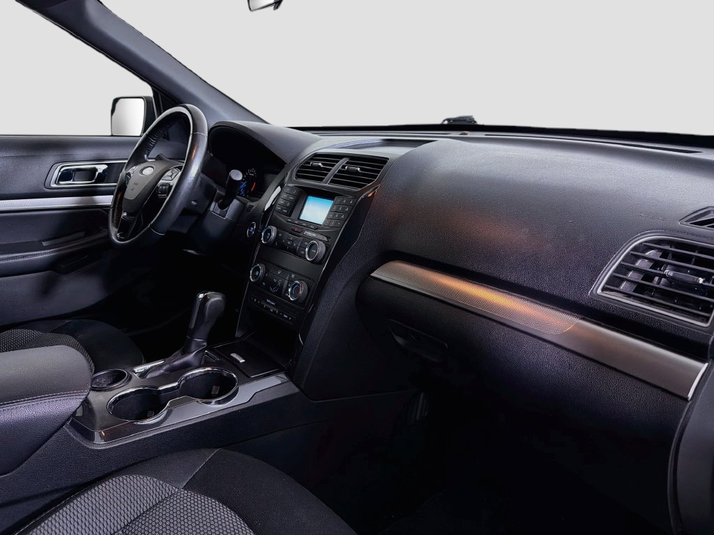 Used 2019 Ford Explorer XLT FWD image 25