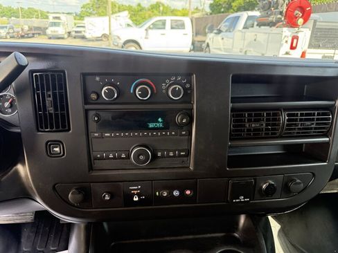 Used 2022 Chevrolet Express 3500 Extended w/ Driver Convenience Package RWD image 22