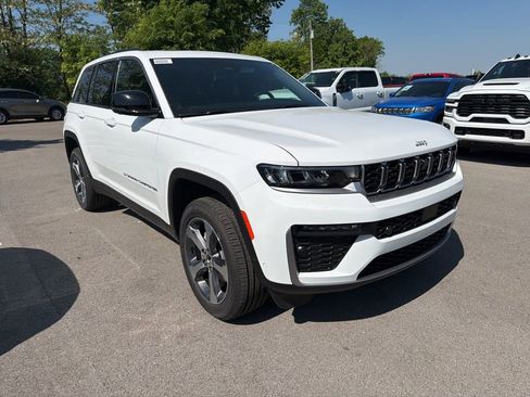 New 2026 Jeep Grand Cherokee Limited w/ Luxury Tech Group II AWD/4WD image 2