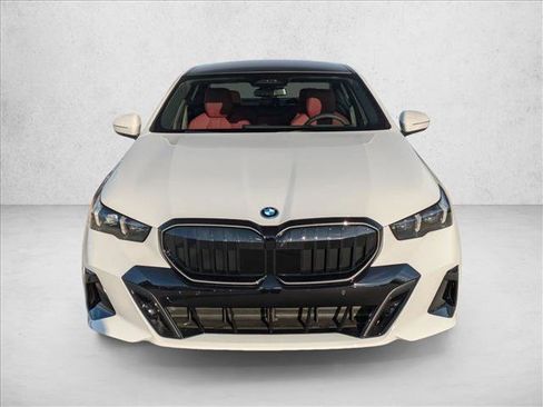 New 2026 BMW 550e xDrive image 6