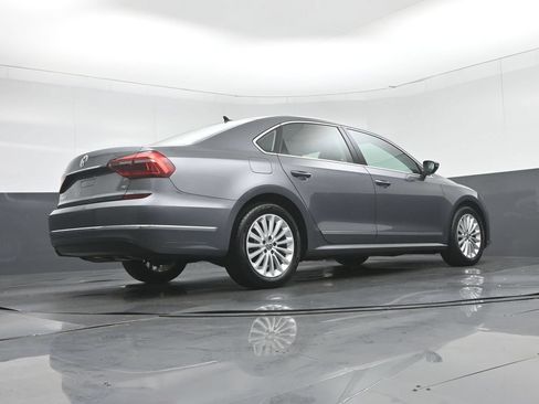 Used 2017 Volkswagen Passat 1.8T SE FWD image 52