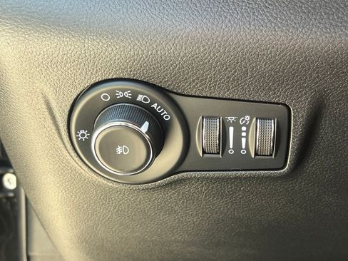Used 2023 Jeep Compass Latitude AWD/4WD image 43
