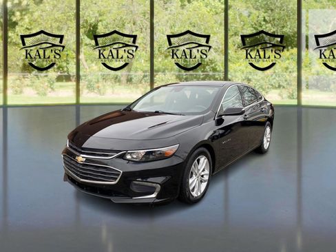 Used 2017 Chevrolet Malibu LT w/ Driver Confidence Package FWD image 1