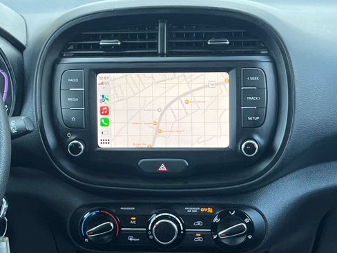 Used 2025 Kia Soul LX w/ LX Technology Package FWD image 16