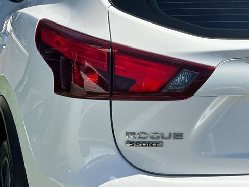 Used 2018 Nissan Rogue Sport SL FWD image 31