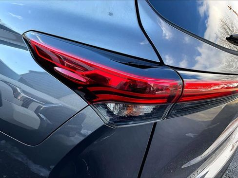 Certified 2022 Toyota Highlander XLE image 26