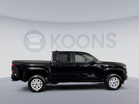 Used 2024 Toyota Tacoma SR5 AWD/4WD image 12