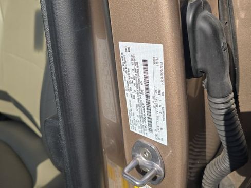 Used 2021 Ford Escape Titanium FWD image 36