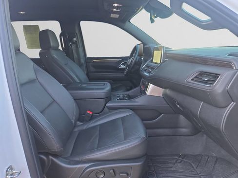 Used 2024 Chevrolet Tahoe Z71 w/ Luxury Package AWD/4WD image 17