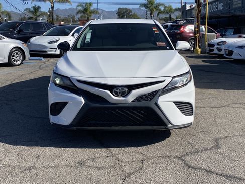 Used 2022 Toyota Camry SE image 3