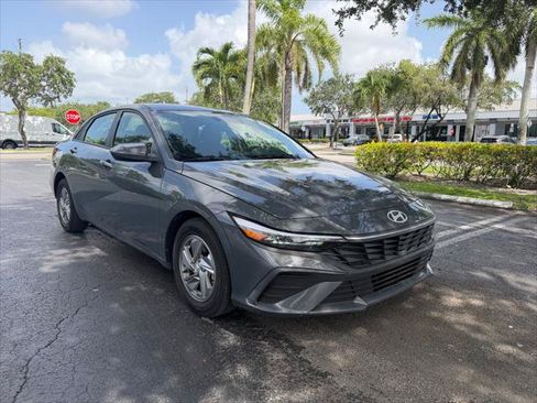 Used 2025 Hyundai Elantra SE FWD image 8