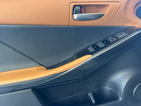 Used 2021 Lexus IS 300 RWD image 12