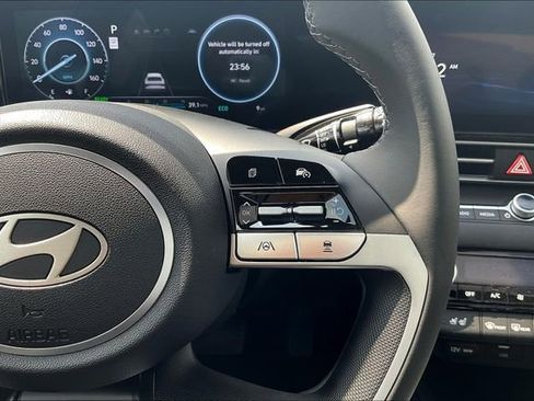 New 2025 Hyundai Elantra Limited image 21