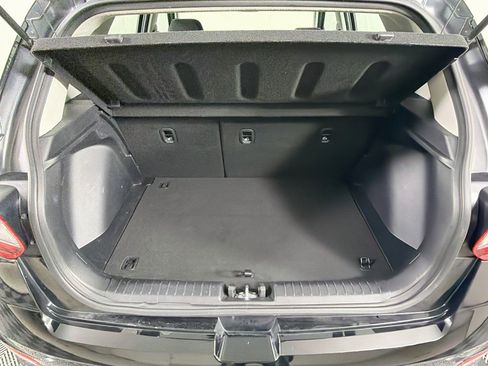 Used 2025 Hyundai Venue SEL FWD image 27