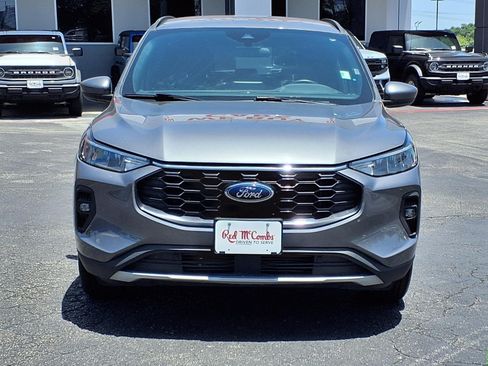 Certified 2025 Ford Escape ST-Line Select AWD/4WD image 2
