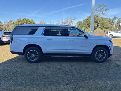 New 2026 Chevrolet Suburban LT image 3
