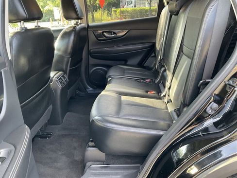 Used 2018 Nissan Rogue SL w/ Premium Package AWD/4WD image 16