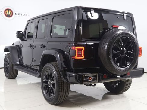 Used 2022 Jeep Wrangler Unlimited Sahara AWD/4WD image 4