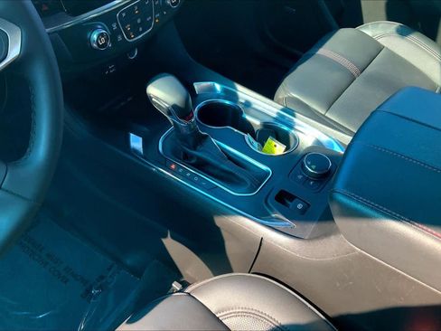 Certified 2023 Chevrolet Traverse RS image 16