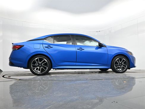 Used 2024 Nissan Sentra SR w/ SR Premium Package image 40