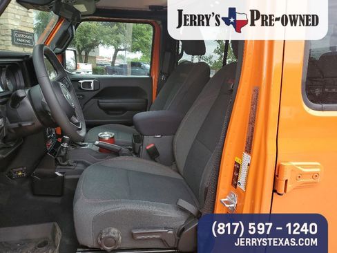 Used 2025 Jeep Gladiator Rubicon w/ Convenience Group AWD/4WD image 8