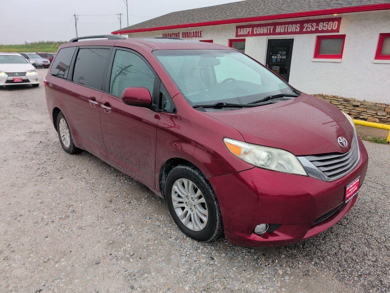 Used 2016 Toyota Sienna XLE w/ XLE Navigation Package FWD image 1