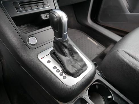 Used 2017 Volkswagen Tiguan S image 27